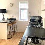 Home Crowd Luxury Apartments