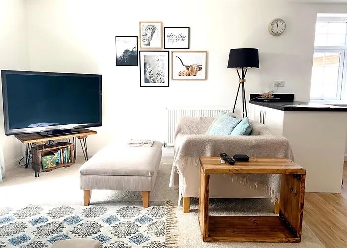 Home Crowd Luxury Apartments