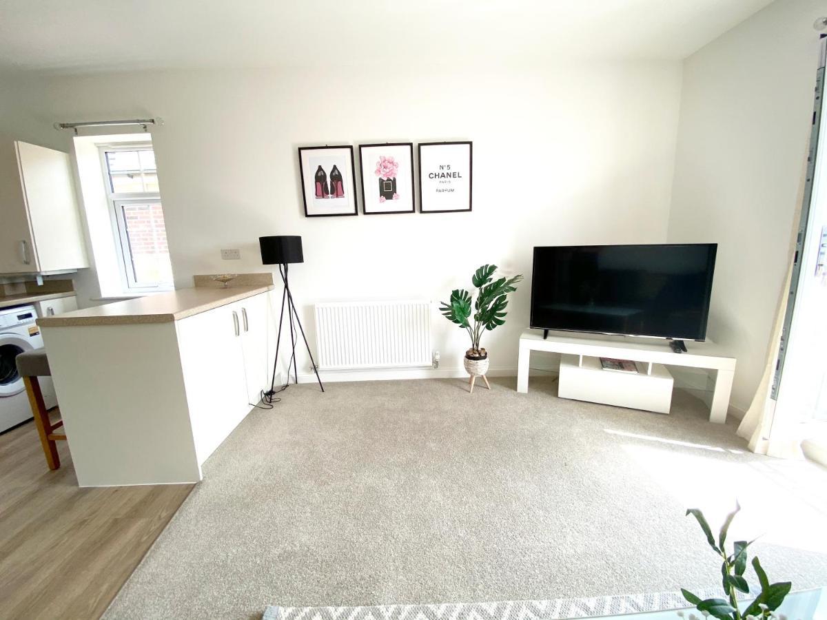 Crowd Luxury Apartment