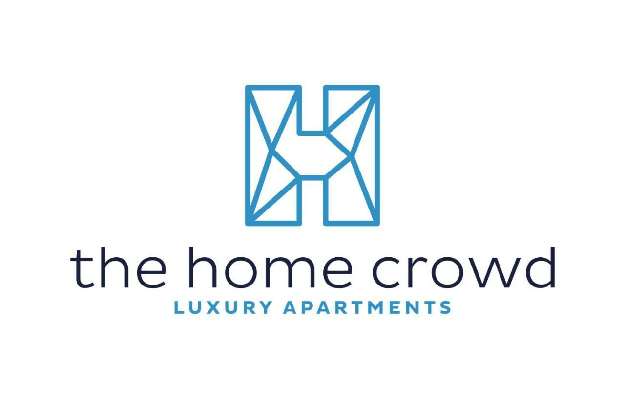 Crowd Luxury Apartment